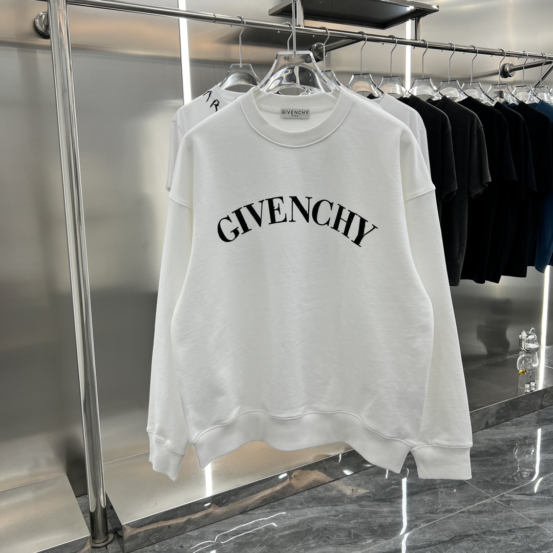 GIVENCHY